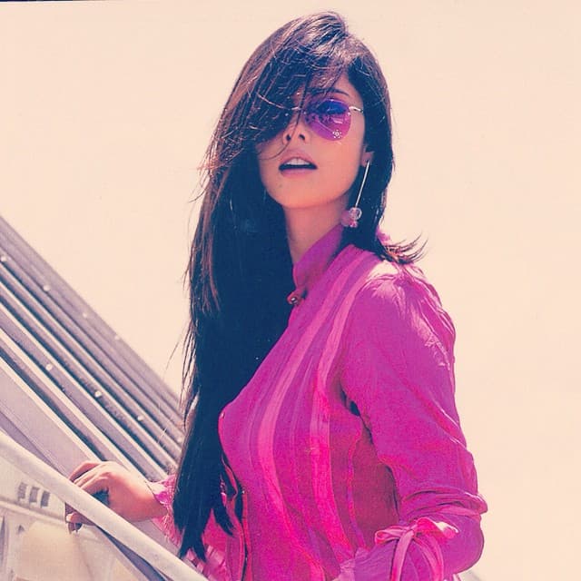 Como Nina la hemos visto con un look muy a la moda y sensual.