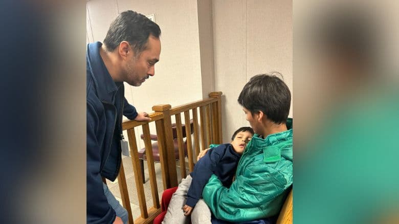 Joaquín Castro se reúne con Liam Conejo y su padre en centro de detención de ICE en Dilley