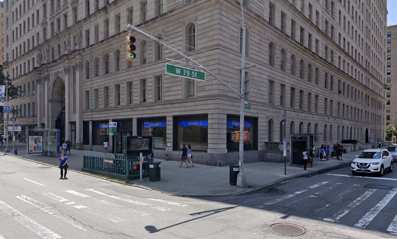 Niña de 7 años es atacada por un perro pitbull cuando intentaba darle dinero a desamparada