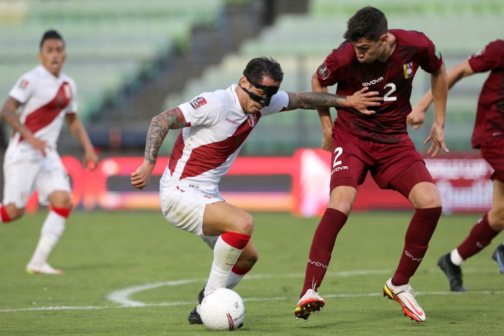 Uruguay tropieza en Bolivia y los locales los golean 3-0, Perú logra conseguir los puntos de visita 1-2 frente a Venezuela y llegan a 17 unidades.