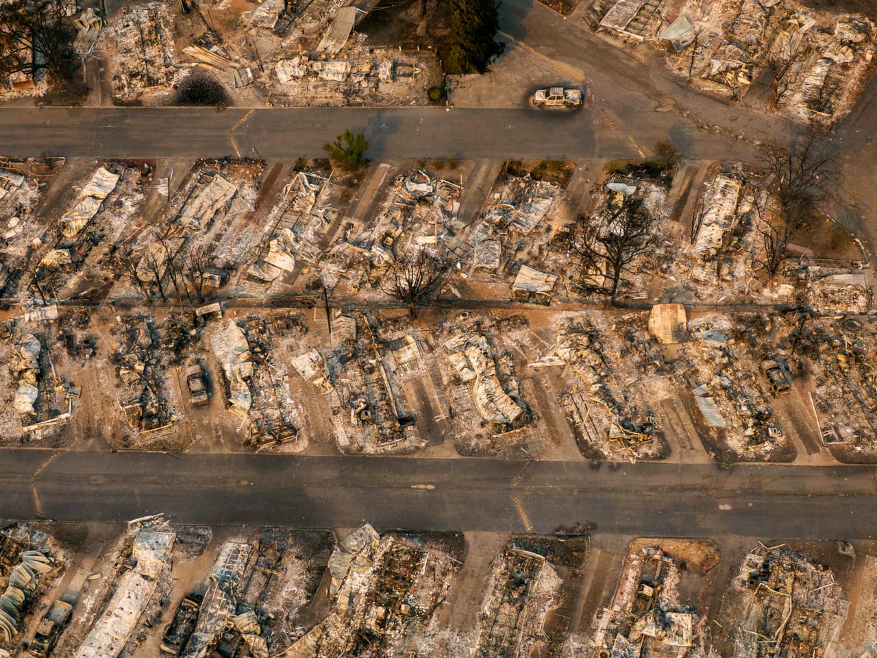 Un parque de casas móviles arrasado por las llamas en Phoenix, Oregon, este 10 de septiembre de 2020.