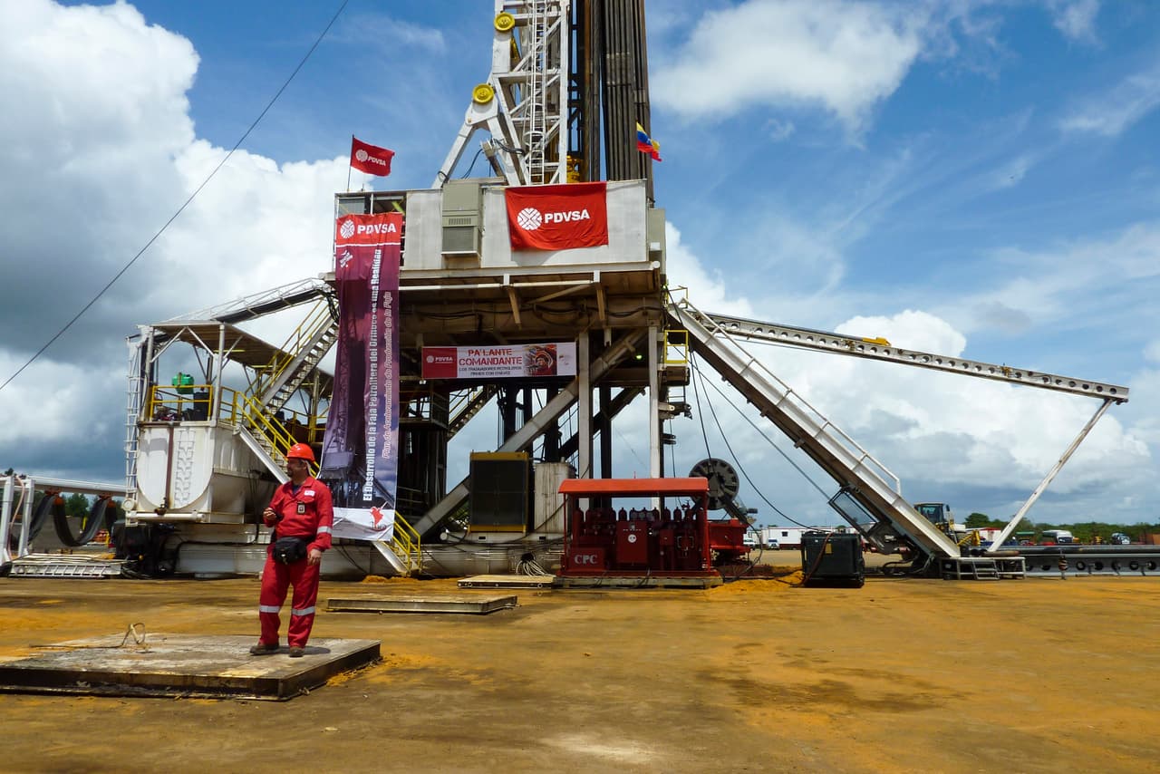 Por primera vez, Venezuela compra petróleo a EEUU