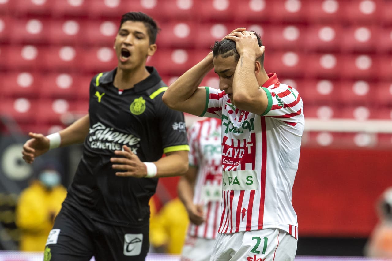 Alejandro Zendejas falló el penalti con un cobro que se fue por un lado del arco.