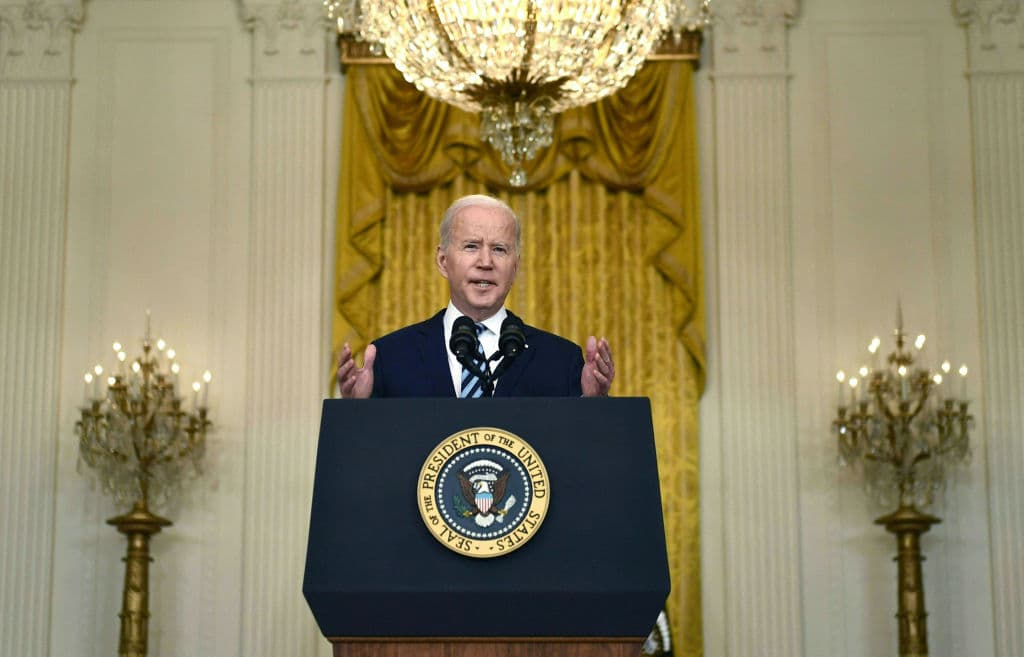 El presidente Joe Biden habla sobre la invasión de Rusia a Ucrania, este 24 de febrero de 2022.