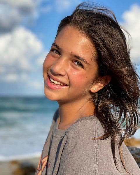 “Así le tocó a ella, entonces ella no conoce otra forma. Es muy diferente la manera en la que lo podemos vivir nosotros a como lo vive la persona que nace con alguna cosa así. Ella ni siquiera se lo cuestiona, ella así es y lo vive”, puntualizó en entrevista con el matutino.