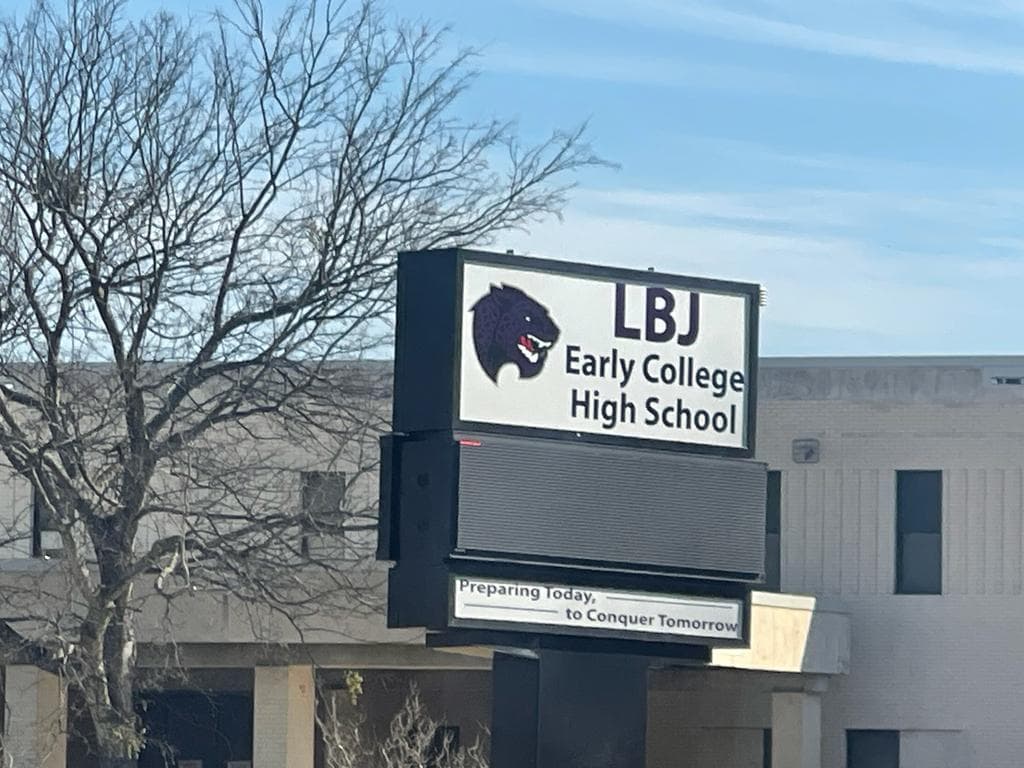 Investigan muerte de estudiante de escuela secundaria al este de Austin