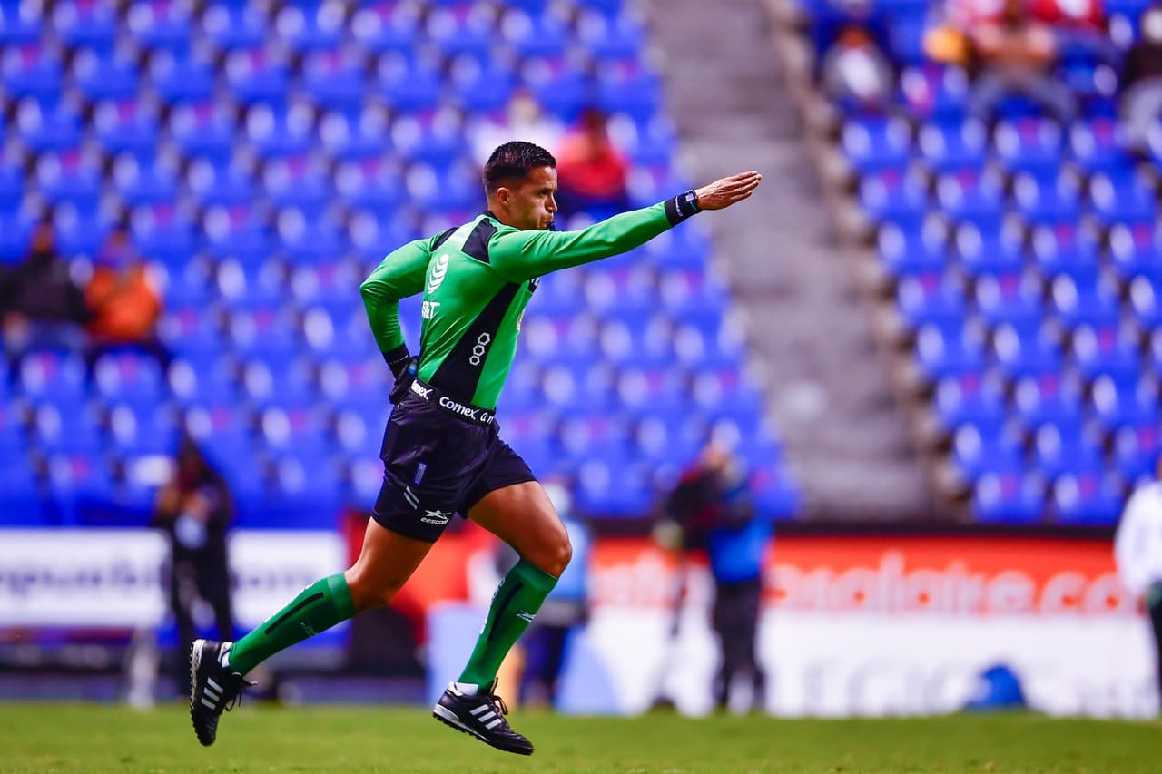 Pero momentos después, el VAR y el árbitro central harían de las suyas al marcar una dudosa falta previa a la descolgada de Tabó que generó el gol de Puebla.