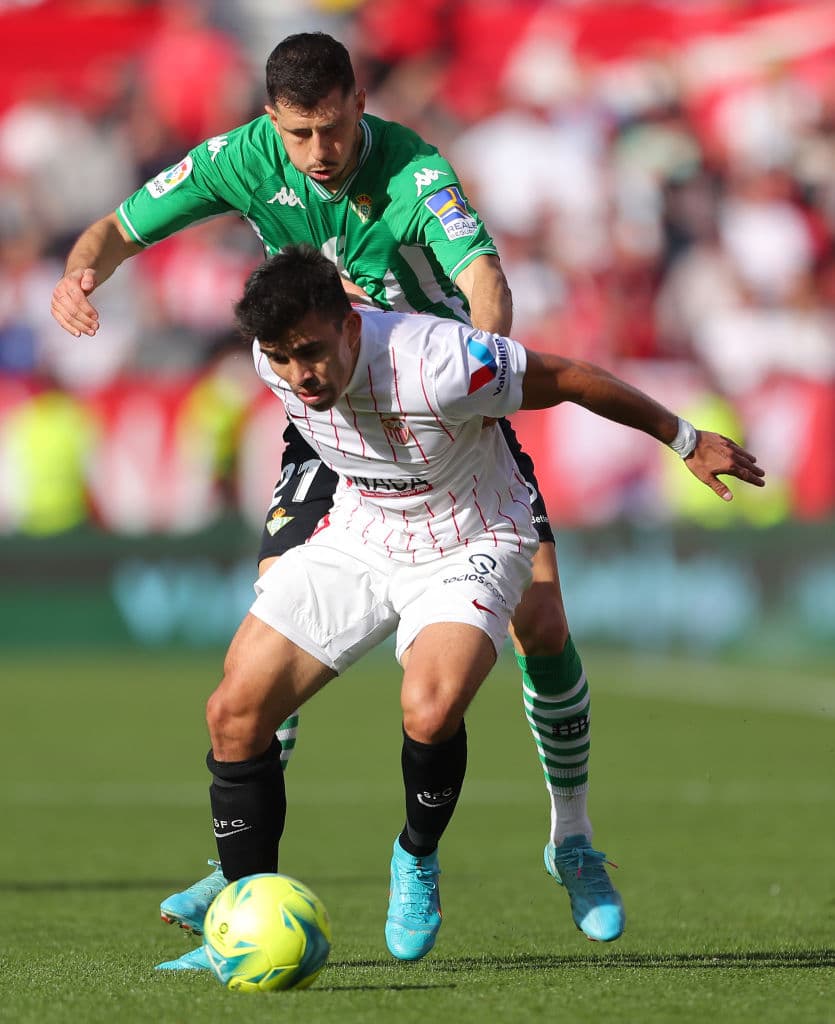 Sevilla se lleva el Derbi ante el Real Betis con marcador 2-1 durante la J26 en La Liga. Rakitić y El Haddadi fueron los goleadores a favor de nos nervionenses, mientras que Sergio Canales descontó a favor de los locales. 'Tecatito' Corona fue titular, mientras que Andrés Guardado estuvo en la banca.