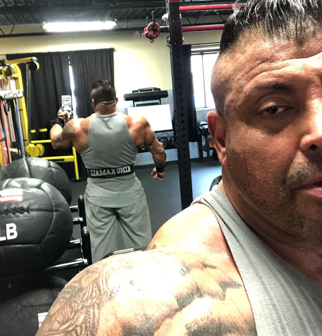 Ante semejante esfuerzo, él tampoco salió ileso, aunque sus leves heridas no se comparaban con lo que sentía por haberle salvado la vida a una mujer, mientras llegaba la ayuda de los paramédicos.