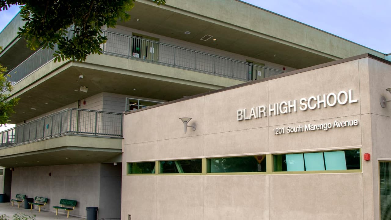 Denuncian humillación: Guardia tapó la boca de niña hispana de 11 años con cinta adhesiva por “hablar demasiado”