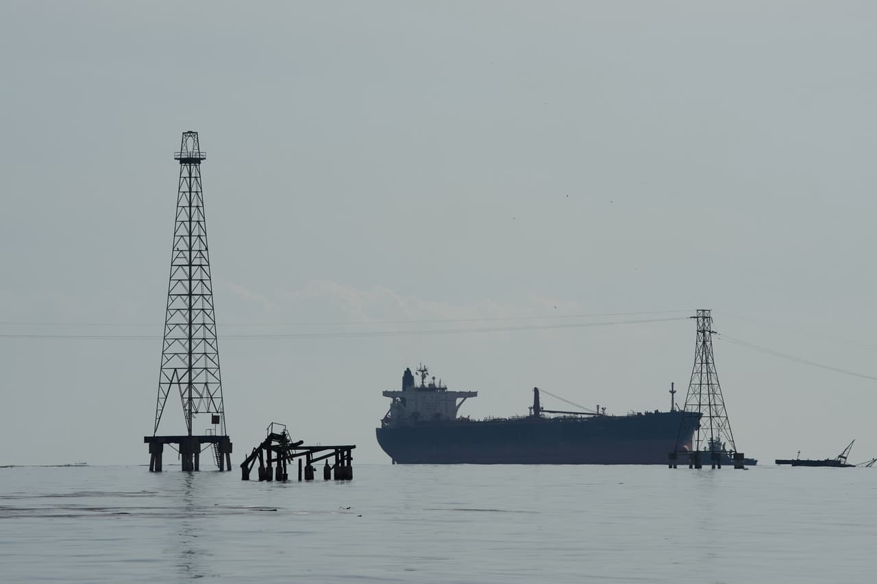 El FBI y la Guardia Costera abordan dos petroleros en el Golfo de México tras posibles ciberataques