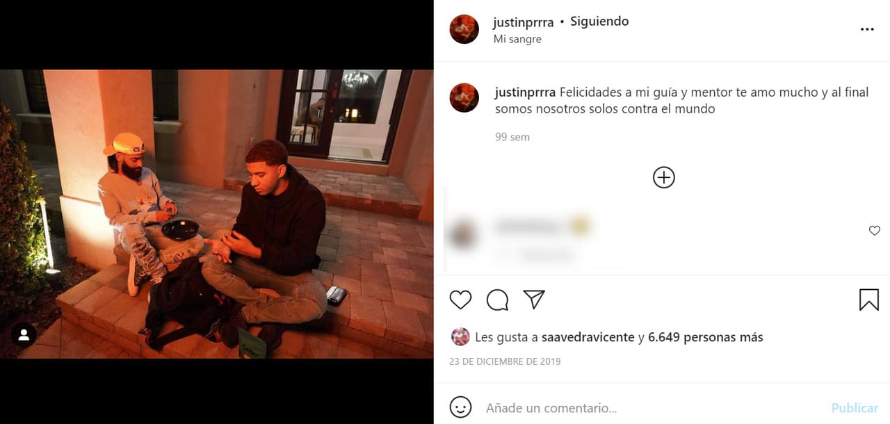 El 23 de diciembre de 2019, cuando fue cumpleaños del artista, el joven le dedicó esta publicación en la que dejó ver la admiración que le tenía: "Felicidades a
<b>mi guía y mentor</b>. Te amo mucho y al final somos nosotros solos contra el mundo".
<br>