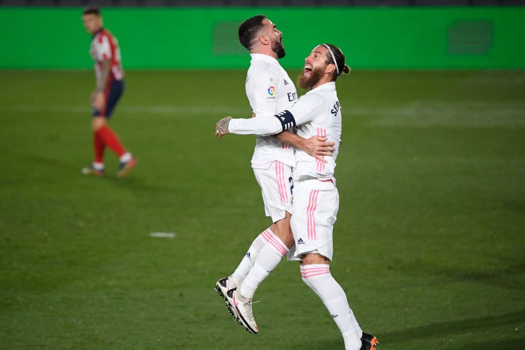 Casemiro (15’) abrió el marcador valiéndose de un descuido del mexicano. Jan Oblak (63’) empujó el balón al fondo de su propio arco luego de un venenoso disparo de Carvajal. Los del ‘Cholo’ cerraran la jornada en la cima de la competición española.