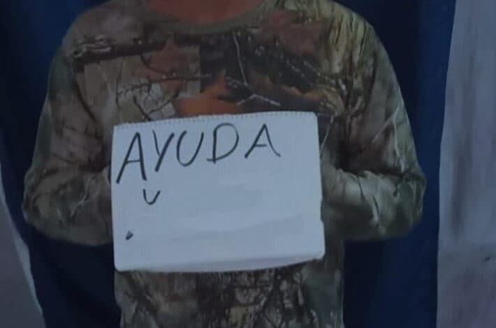 Imagen enviada al familiar del joven veracruzano desaparecido en México, para solicitarle el pago de un rescate.