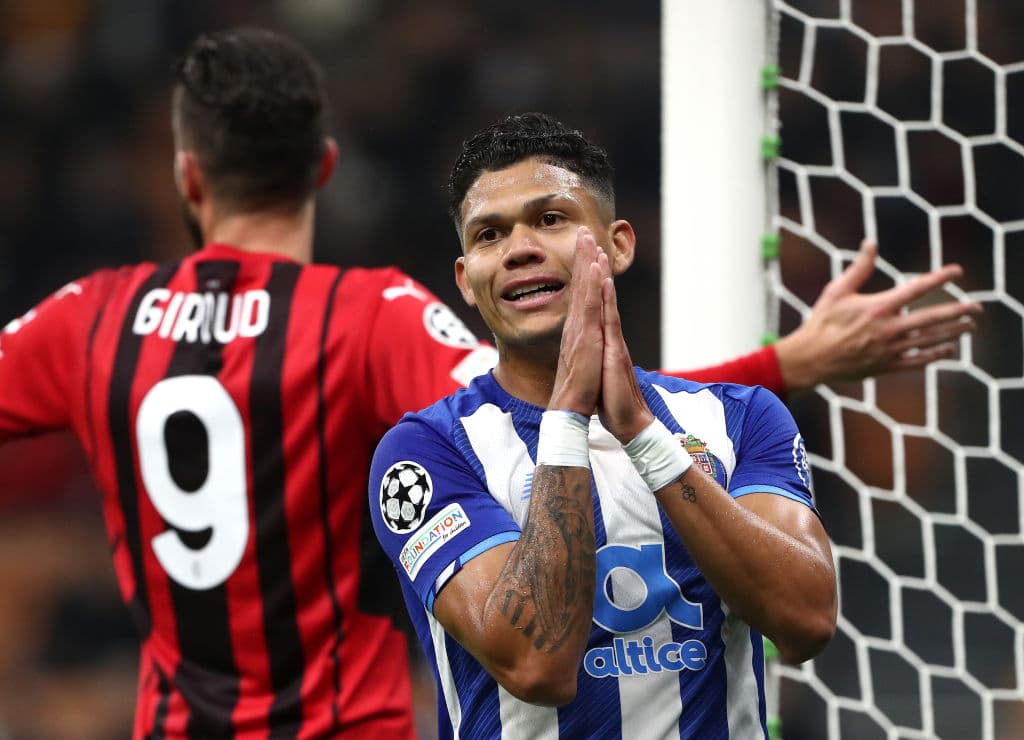 AC Milán empata ante el Porto 1-1 durnate la J4 en la UEFA Champions League. Luis Fernando Días ponía arriba a los 'Dragones'al inicio del encuentro, pero un autogol por parte de Chancel Mbemba al 61' igualó el marcador durante esta fecha. El mexicano 'Tecatito' Corona, no tuvo minutos en cancha.