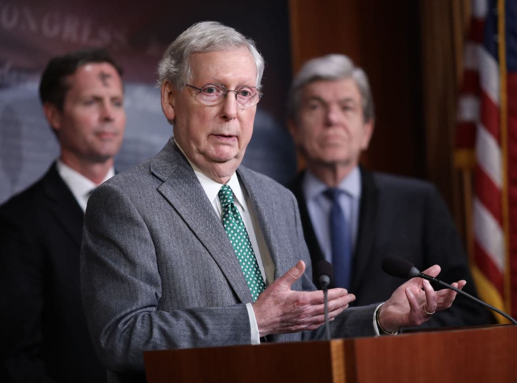 El líder de la mayoría del Senado, Mitch McConnell, habla sobre una legislación propuesta por la Cámara de Representantes el 6 de marzo de 2019 en Washington DC.