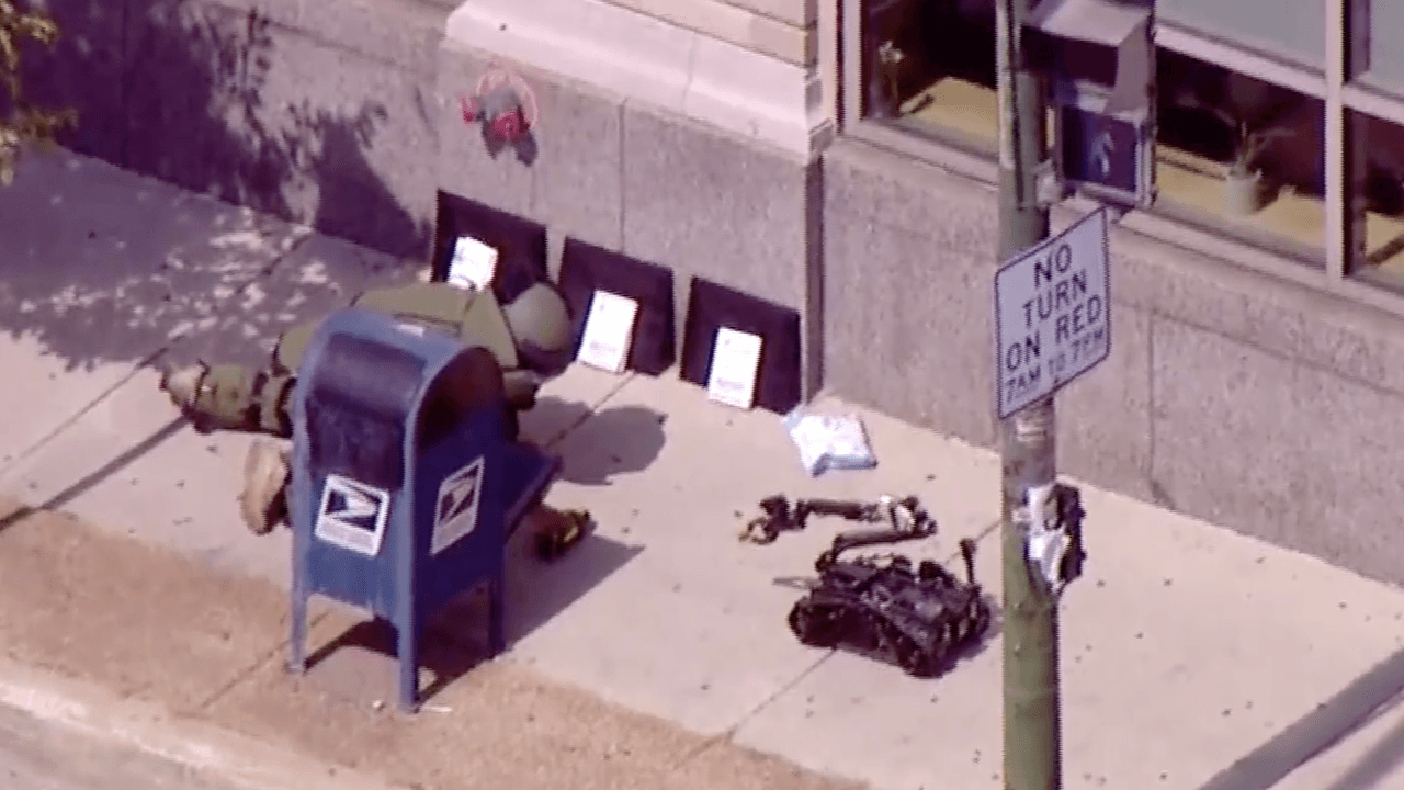 El incidente ocurrió en la calle de Fullerton, a la altura de la cuadra 3600 oeste. Calles aledañas fueron cerradas.