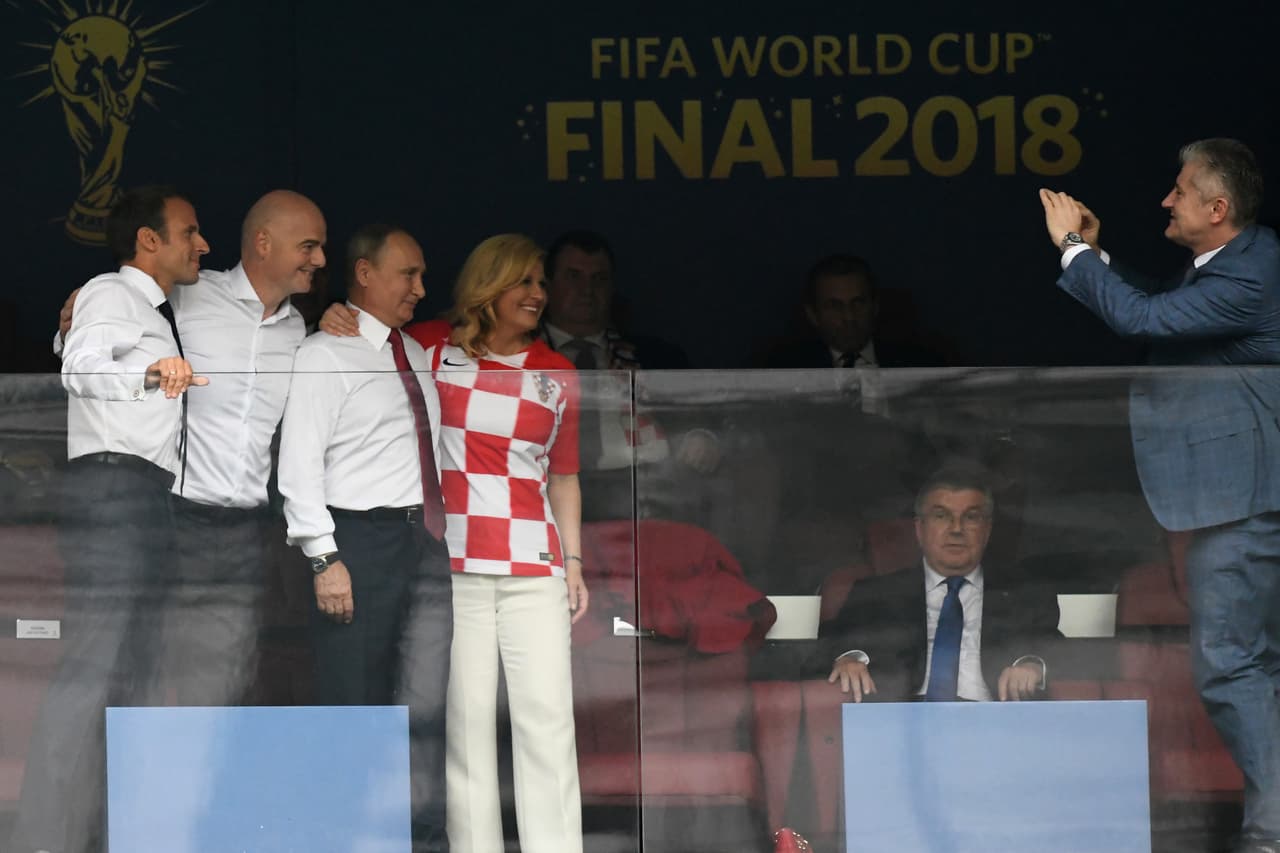 El medio tiempo fue el momento ideal para inmortalizar en una foto la reunión de mandatarios con motivo de la espectacular Copa del Mundo en Rusia.