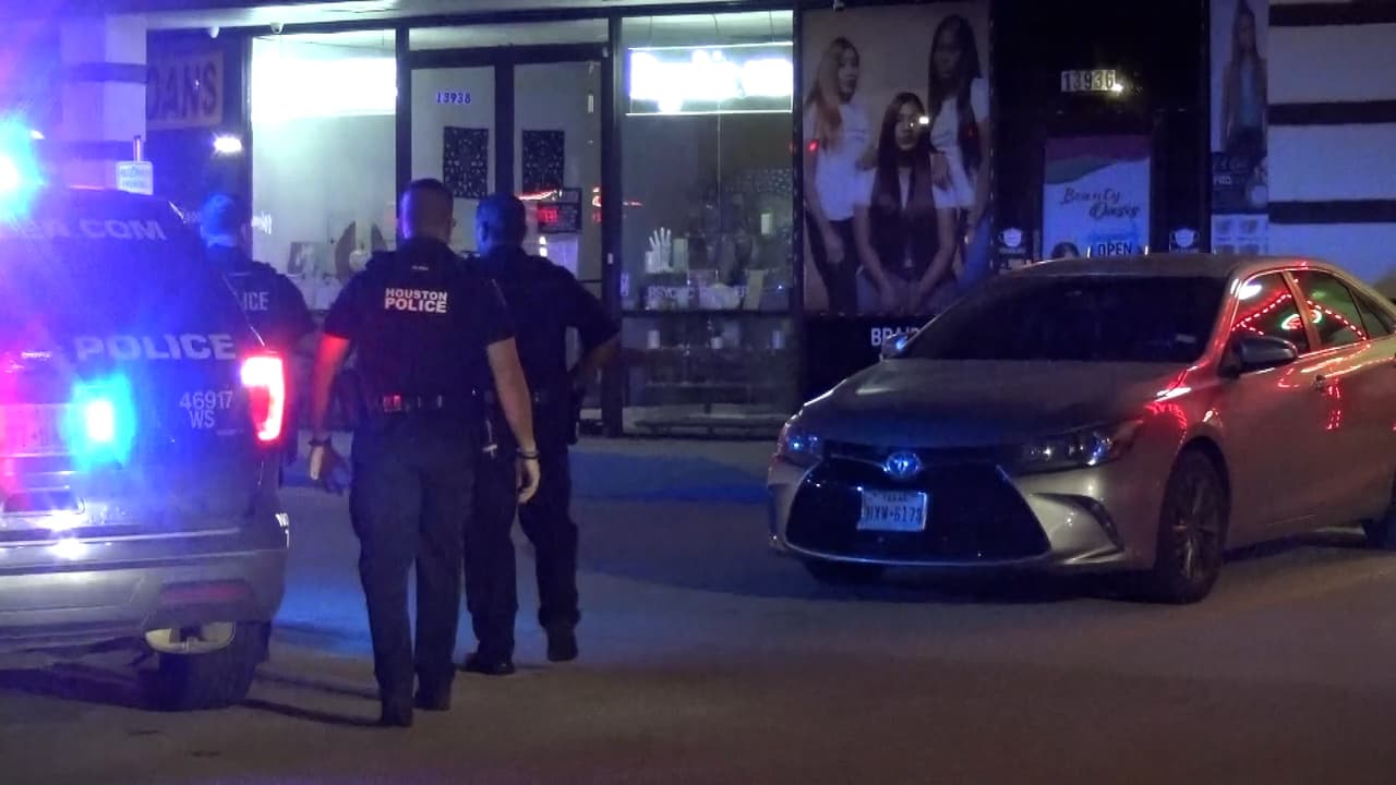 Hombre balea a dos sujetos luego de verlos hablar con su novia, según policía de Houston