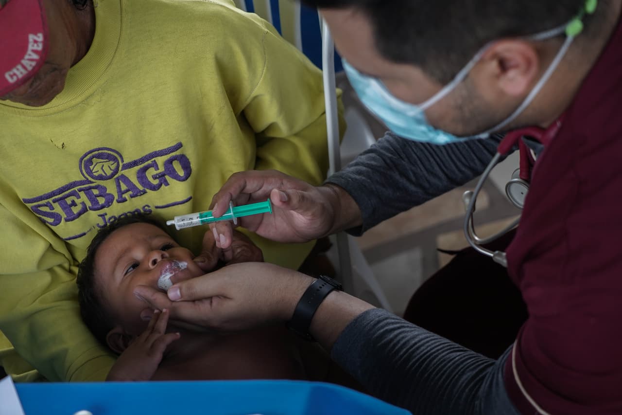Los pacientes pertenecían a un programa de recuperación nutricional llamado Ponte Poronte. Los médicos esperaban encontrar pacientes con el síndrome del "hijo de la mina", que afecta a niños menores de dos años dejados por sus madres que se van a las minas de oro empujadas por la crisis económica que les impide subsistir.