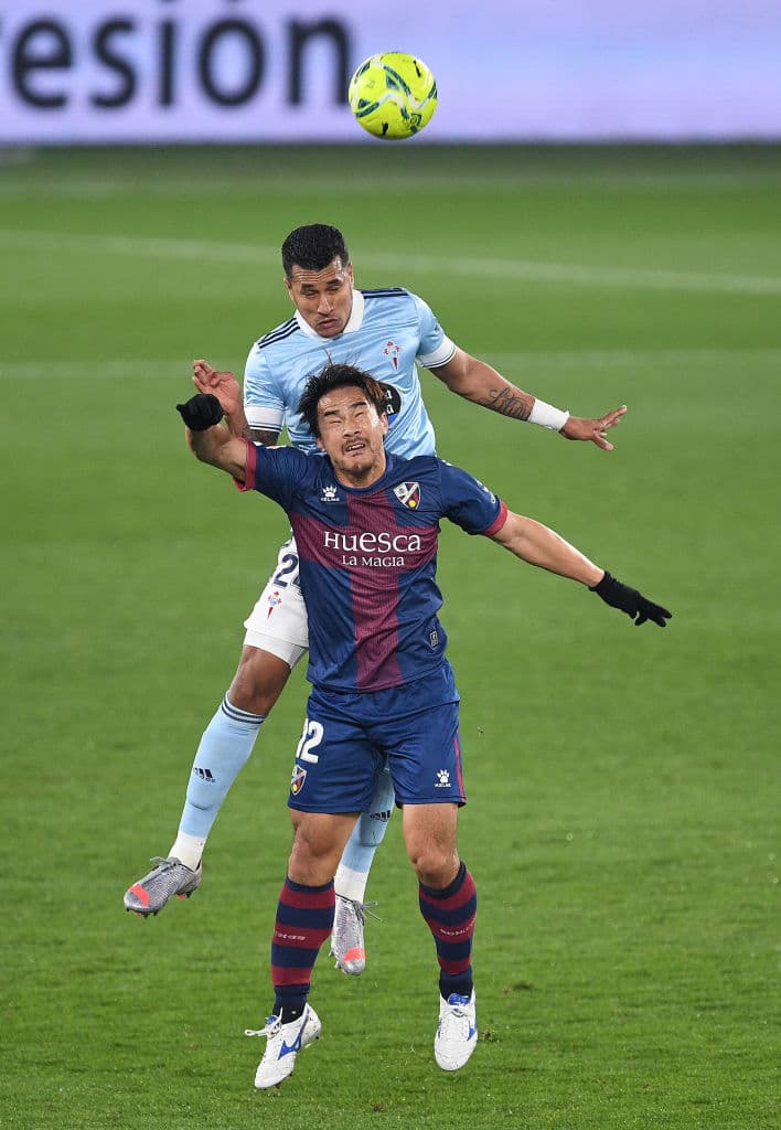 Celta de Vigo derrota al Huesca 2-1 durante la J16 de LaLiga. Iago Aspas y Nolito le dieron la victoria a los celtistas, mientras que el gol en solitario para los azulgranas fue por parte de Jaime Seoane.
