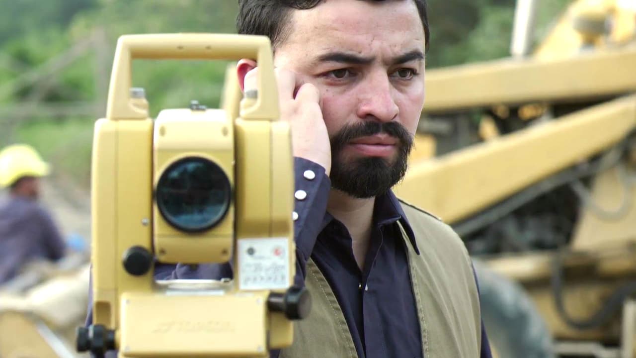 Sus agentes sigueron las órdenes y fingieron supervisar una construcción en los alrededores de la cárcel.