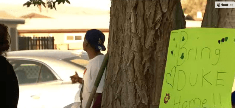 Duke es descrito como un niño hispano de 6 años de edad, piel clara, de 3 pies y 10 pulgadas de altura, cabello y ojos cafés.