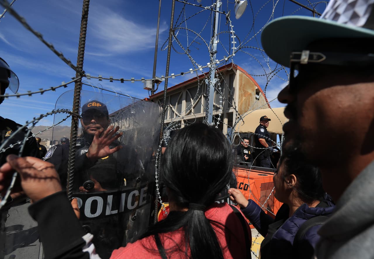 Las autoridades también usaron barricadas por un corto tiempo durante este domingo en otros cruces fronterizos entre El Paso y Ciudad Juárez, como el Puente de Las Américas y el Puente Stanton-Lerdo, según las autoridades estadounidenses. La situación se había normalizado este lunes, de acuerdo con la agencia Efe.