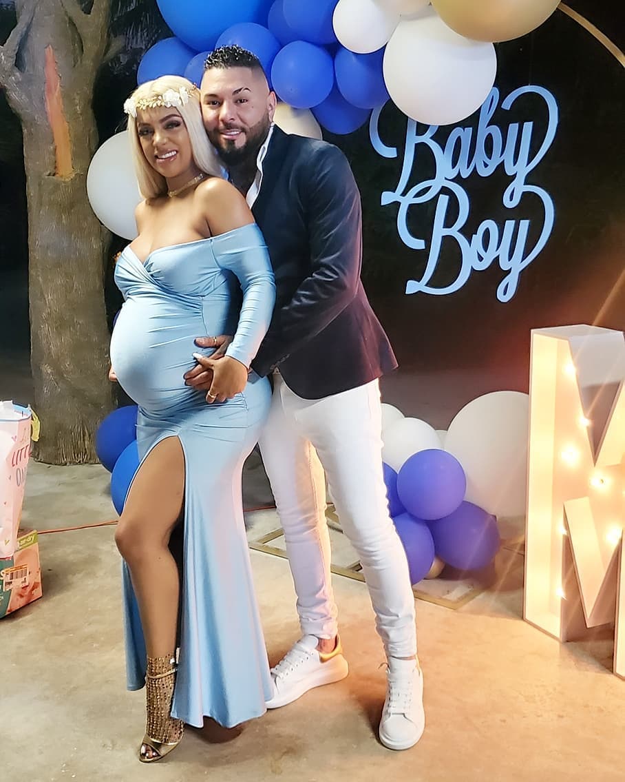 El reggaetonero cubano ‘El Chacal’, celebró la llegada de su primer hijo, Mílan, el 22 de marzo, y por las redes sociales se mostró muy contento junto a su pareja Anisleidys Valdés.