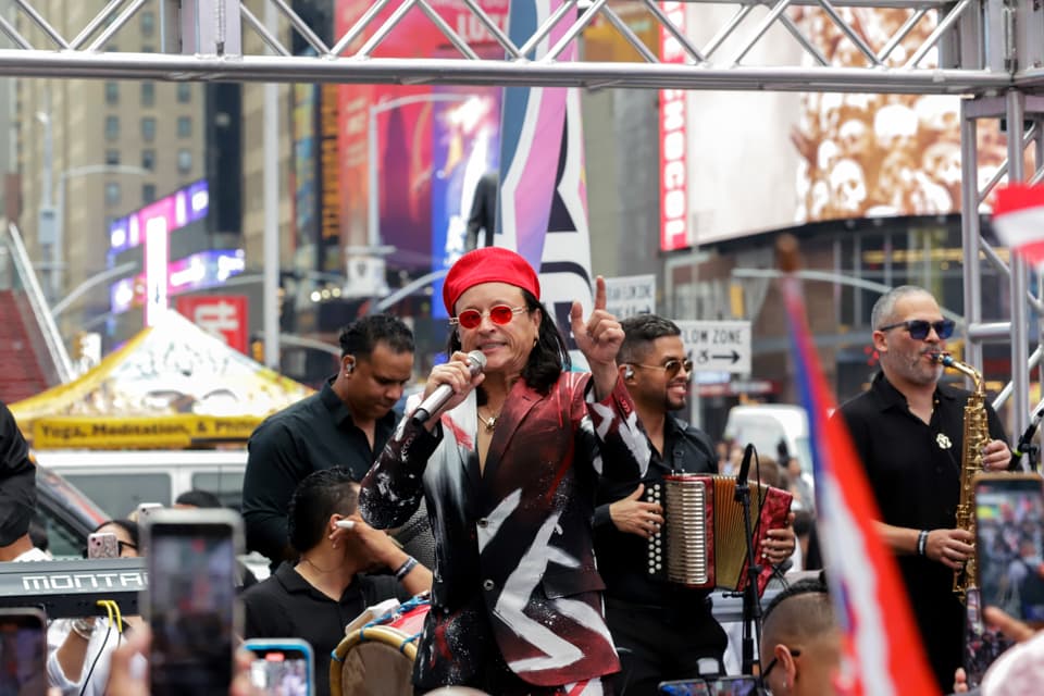 El ícono del merengue, Elvis Crespo, estuvo en Times Square para demostrar por qué sigue siendo leyenda.
<br>¡Y lo hizo a lo grande!