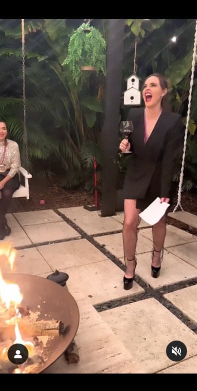 La actriz de la telenovela
<b><a href="https://vix.com/es/detail/series-3169?utm_medium=internal_referral&utm_source=univision&utm_campaign=breaking_news&utm_content=ed_entertainment&utm_term=slideshow" target="_blank">Los Ricos También Lloran, que puedes ver a través de ViX+,</a></b> estuvo feliz departiendo con su hermano y su cuñada.
<br>