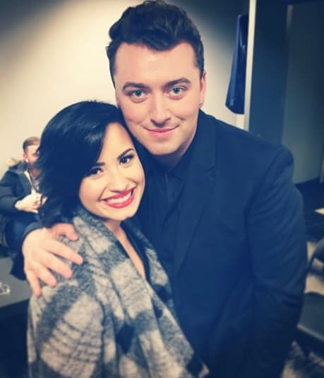 ¡Ternura! Demi Lovato y Sam Smith se dieron un abrazo de amigos lindísimo.