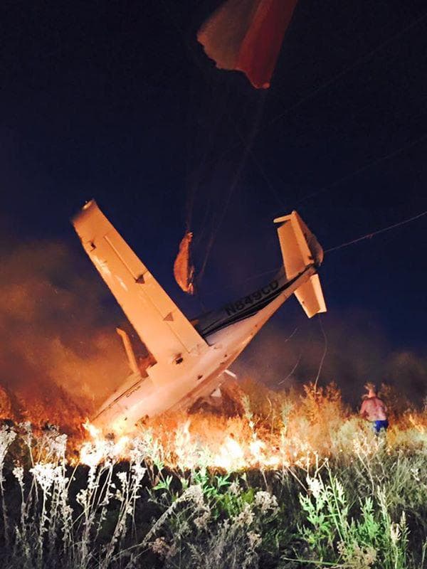 Piloto y pasajero se salvan tras estrellarse en Lancaster