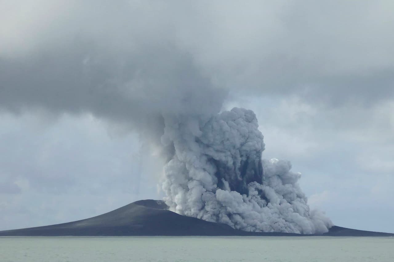 Erupción del volcán Tonga habría ayudado a eliminar metano, un gas que produce calentamiento global