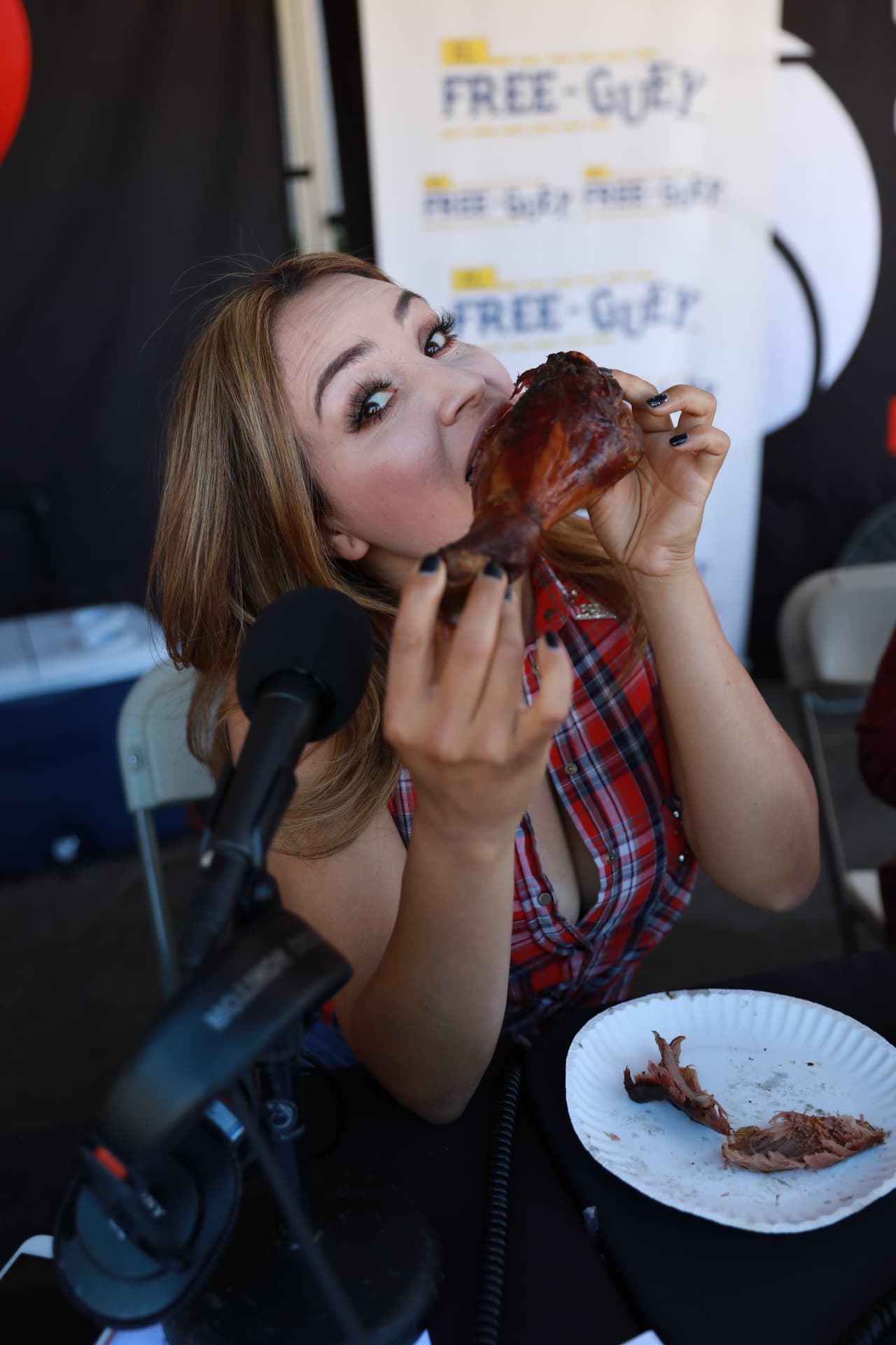 Nuestra
<b>Bronquita</b> definitivamente disfrutó de esta pierna de pavo.