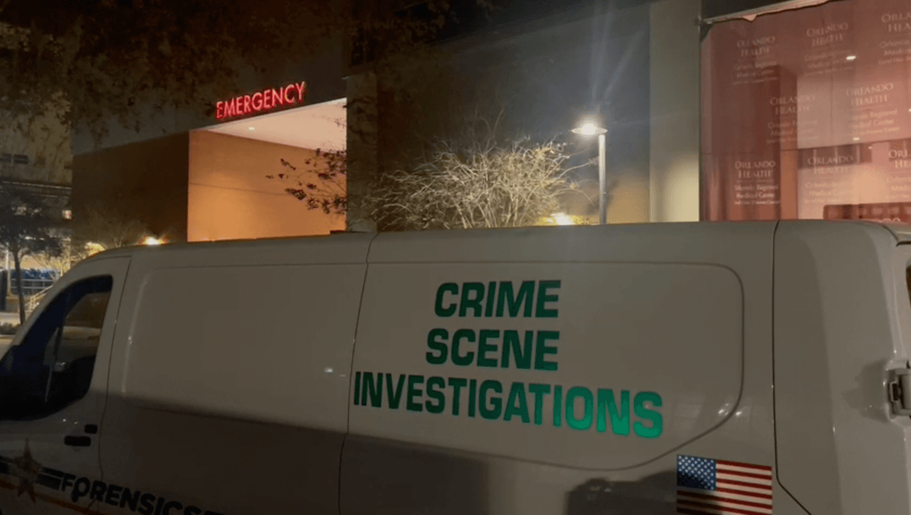 La Oficina del Alguacil del condado Orange pide a cualquier persona con información sobre uno o ambos tiroteos mortales,
<b>llamar a la Línea de Alto Al Crimen al 800-423-8477.</b>