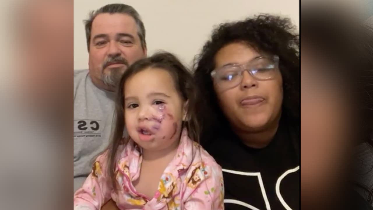 “Mi esposo los siguió y les suplicó que se quedaran, pidiéndoles que mostraran un poco de compasión y que esperaran a que se levantara un reporte con las autoridades, pero no hicieron caso”, señaló la madre en un video que fue publicado en sus redes sociales.