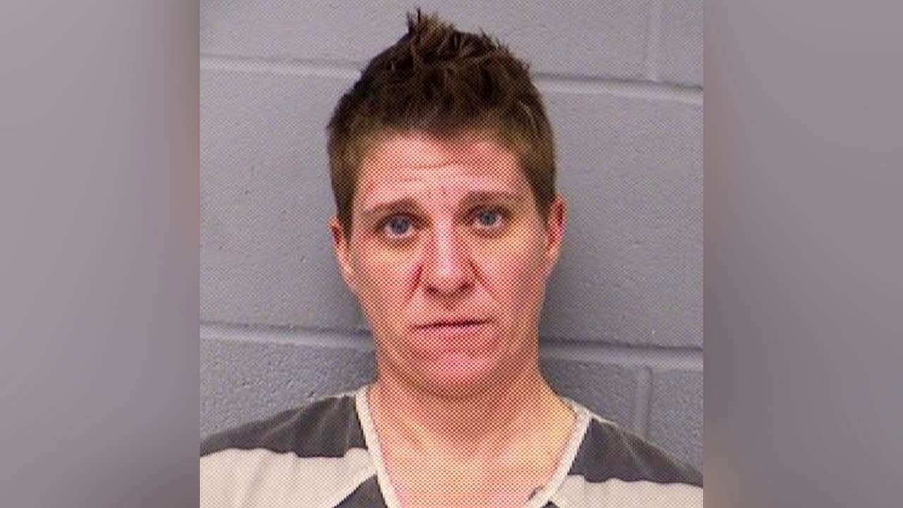 Arrestan a conductora señalada de manejar ebria y causar un choque mortal en la autopista I-35, en Austin