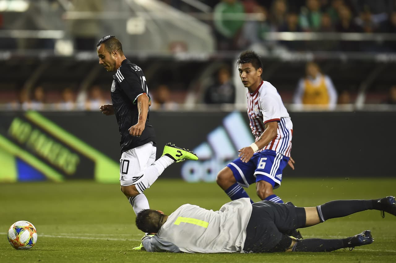 Pero en tiempo de resposición, Luis Montes eludió al portero en un mano a mano, luego de pase largo de Diego Reyes y pelota peinada de Alexis Vega que lo dejó en área, para empujar el esférico sin oposición.