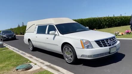 Minutos después del mediodía de este viernes, el féretro de la joven salió del sitio en donde fue velada en Selma, al sur de Fresno, para el servicio de entierro en el cementerio de esta ciudad, al que llegó en una carroza blanca.