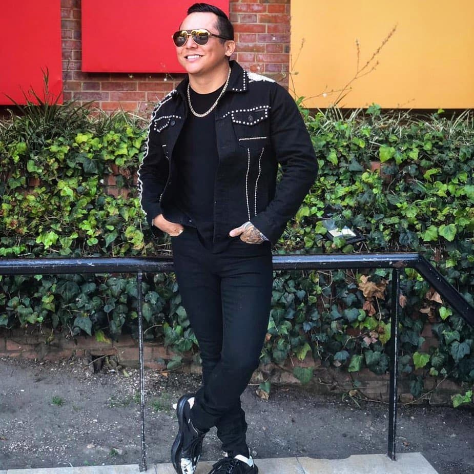 Sin embargo, a帽adi贸 que hab铆a ciertas normas que ten铆a que cumplir y al parecer no hizo caso a lo que la compa帽铆a le ped铆a.