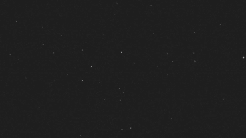 La nave capturó esta imagen con cerca de una docena de estrellas.