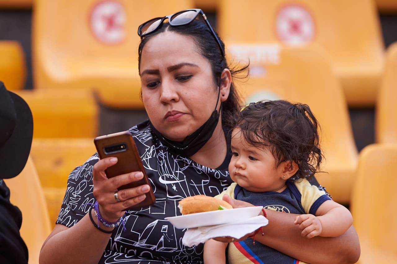 Algunos pocos seguidores azulcremas se hicieron presentes en el Volcán.