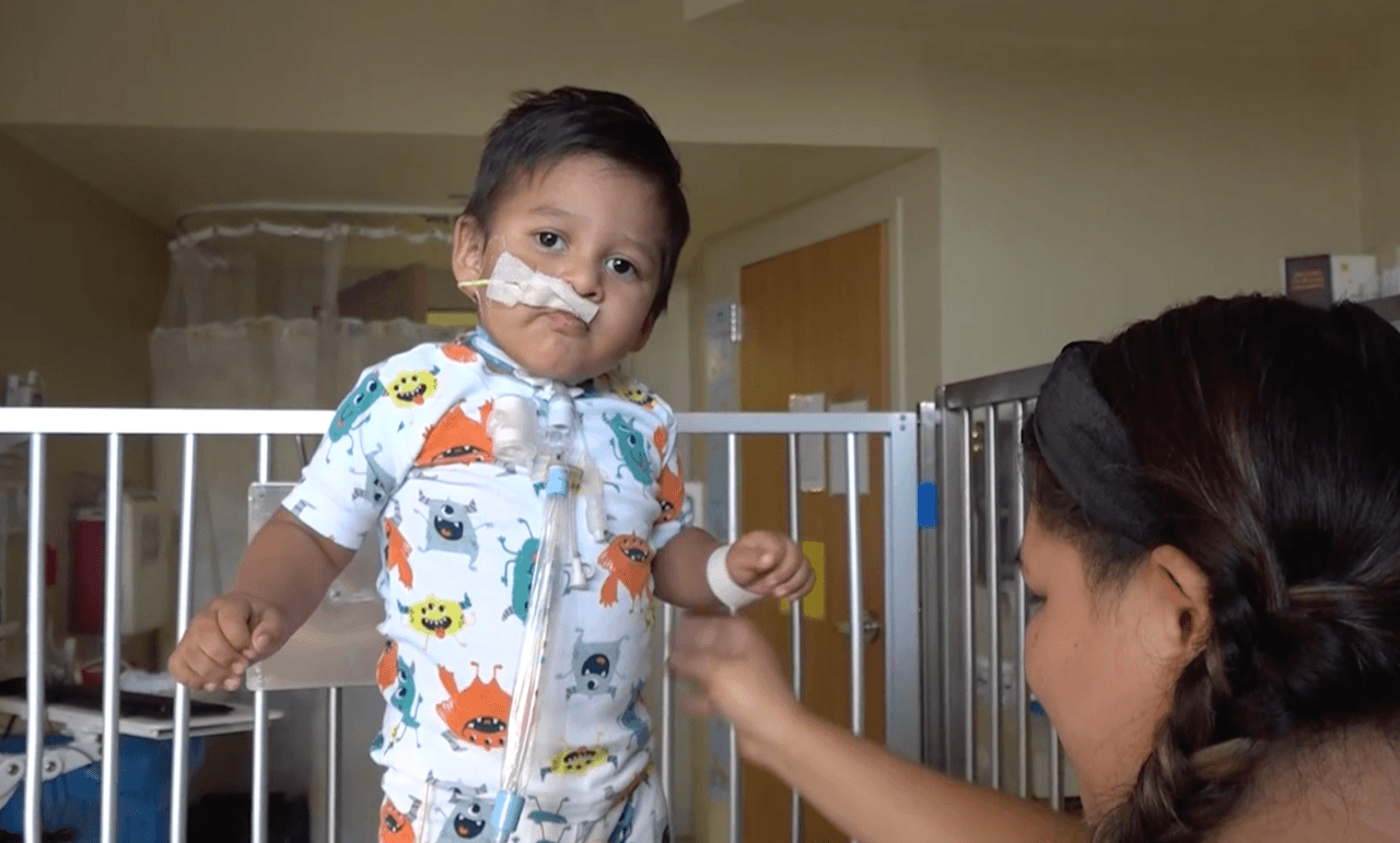 “Solo le funcionaba el corazón”: Hispana relata cómo su hijo se salvó tras caer en un pozo de agua