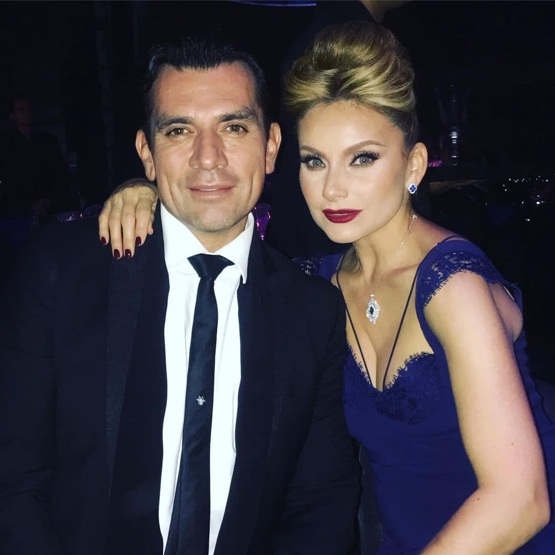 12 años después de que Jorge Salinas confirmara su relación con Elizabeth Álvarez, el enamoramiento que siente esta pareja sigue siendo alimentado por pequeños detalles: "¿A quién no le gusta que la consientan?", preguntó ella.