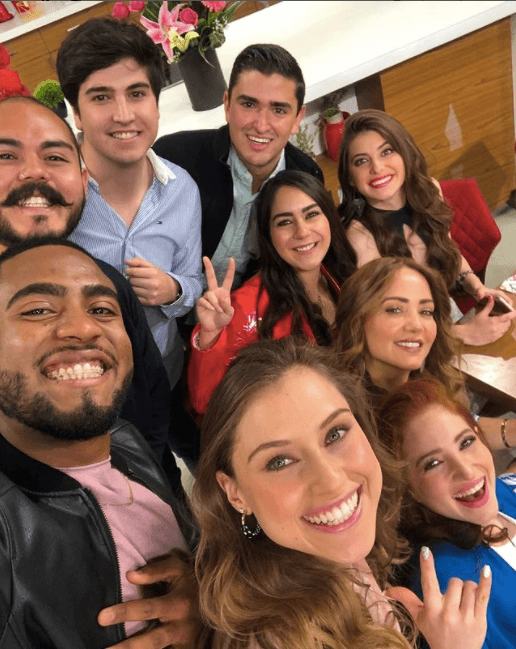 Por ejemplo, en julio de 2019, varios chicos del reparto tuvieron un reencuentro en el set de ‘Hoy’, donde se reunieron con
<b>Andrea Legarreta</b>, quien protagonizó la novela con el rol de la Maestra Lupita.