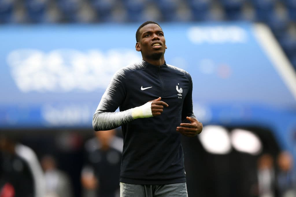 El Barcelona piensa en el posible fichaje del francés Paul Pogba para reforzar su mediocampo. El jugador del Manchester United fue adquirido en su momento por 100 millones de euros.