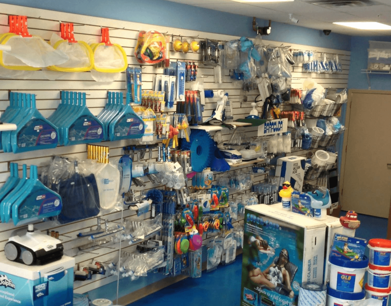 Las tiendas con artículos para piscinas y spas están autorizadas para vender.
<b>La reapertura de los negocios se irá realizando en fases, y cada dos semanas de operación se medirán los impactos en los indicadores de salud pública.</b>