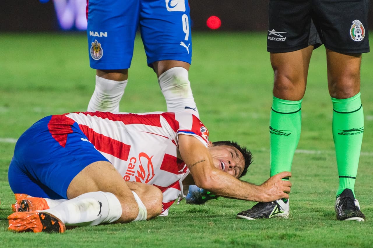 ¡Jesús Molina reveló la magnitud de su herida en la barbilla!