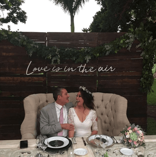 Las miradas de amor entre la pareja hicieron suspirar a todos los invitados.